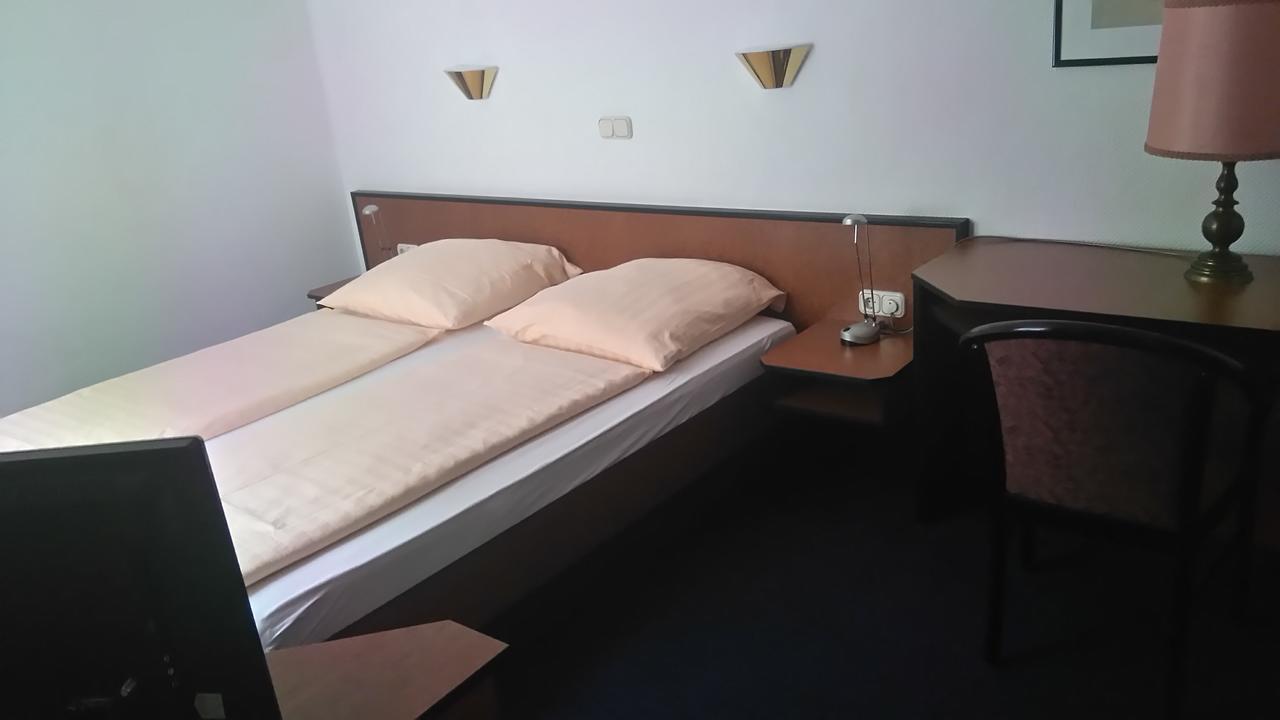 Hotel Loewensteiner Hof Haus Am Neuplatz Wertheim Buitenkant foto
